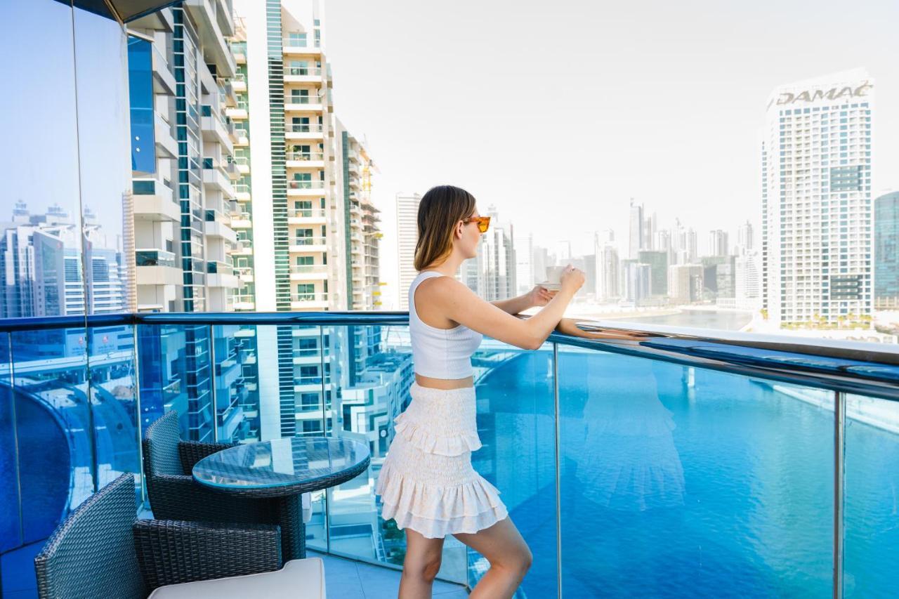 Hyde Hotel Dubai Exterior photo A woman on a balcony