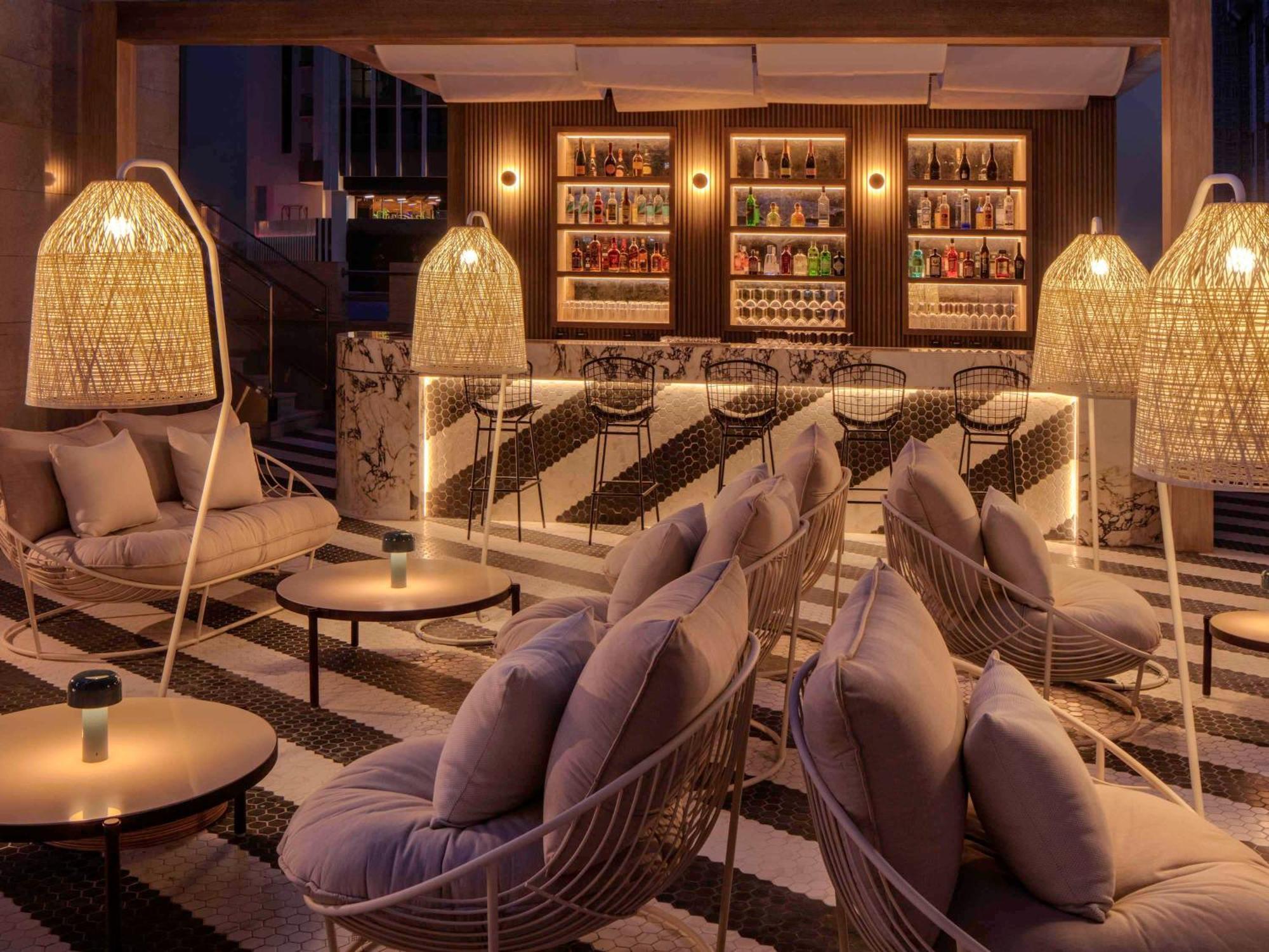 Hyde Hotel Dubai Exterior photo The Bar at the 101 Sky Lounge